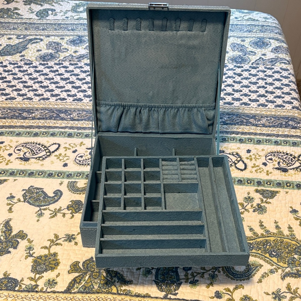 Elegant Jewelry Organizer Box - Blue